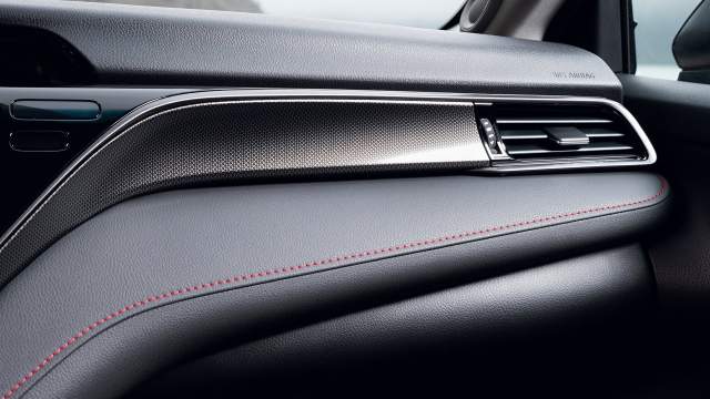 Интерьер — с красной прострочкой и особыми вставками