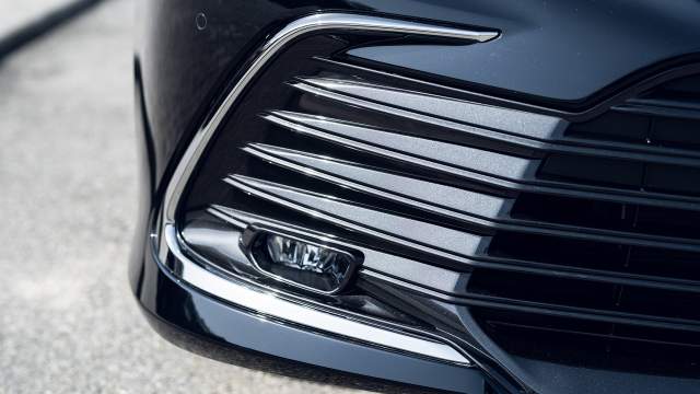 Главное отличие обновленной Camry — такие усы