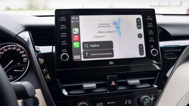 У дорогих версий мультимедийная система со штатной навигацией и 9-дюймовым экраном...