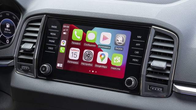 Мультимедийная система поддерживает беспроводное подключение смартфона к Apple CarPlay и Android Auto