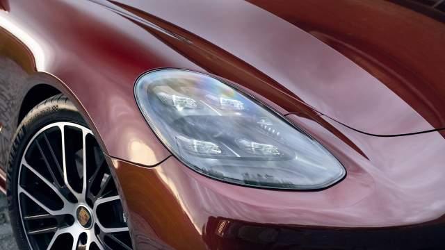 Фары лишены омывателей