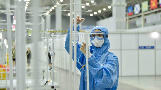 Временный госпиталь для лечения пациентов