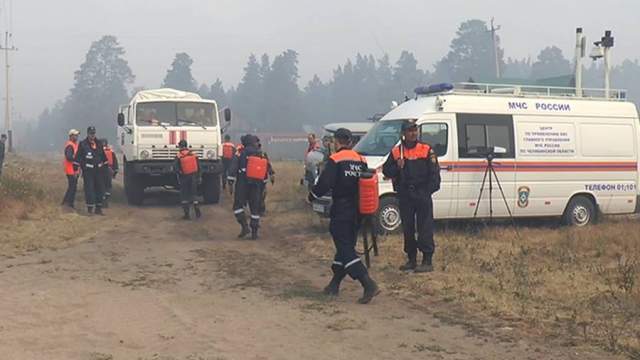 Сотрудники МЧС 