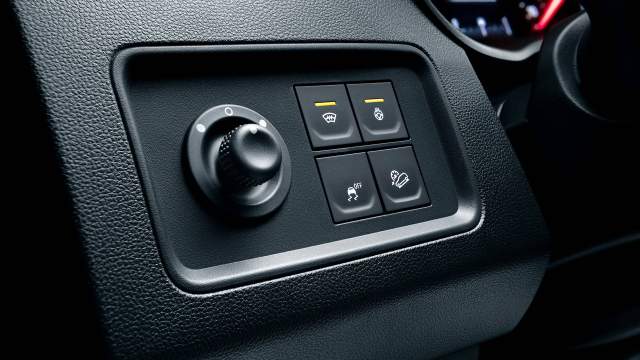 Во внедорожном арсенале есть ассистент помощи при спуске 