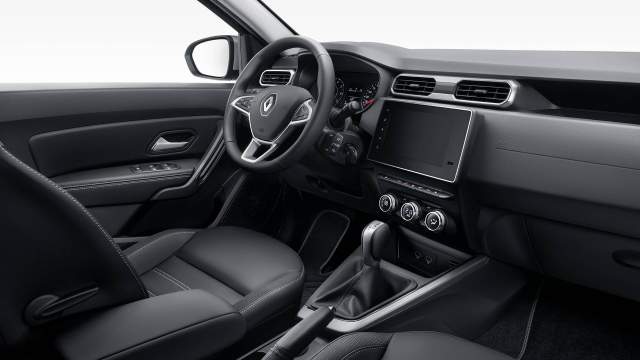 Интерьер нового Duster вырос как с точки зрения качества, так и эргономики. У руля появилась регулировка по вылету, водительское кресло — с регулировкой поясничного подпора