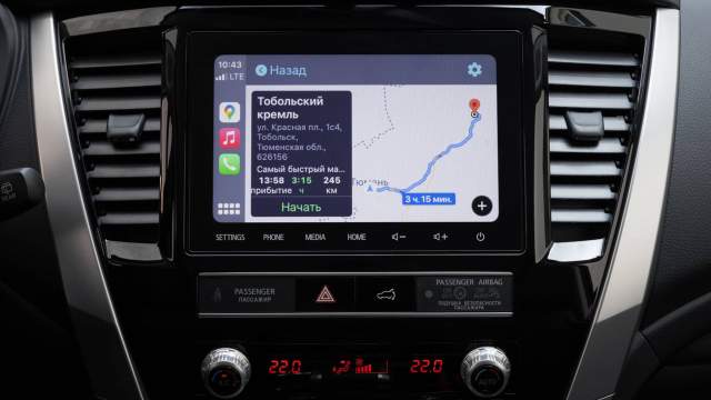 Мультимедийная система с более крупным экраном поддерживает интеграцию со смартфонами. Штатной навигации у нее по-прежнему нет