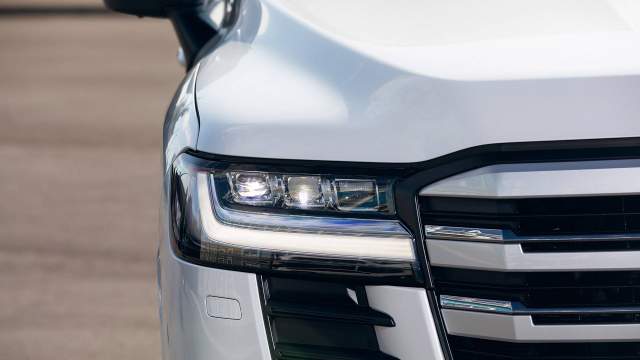 Светодиодные фары с автоматическим дальним светом снабжены омывателями