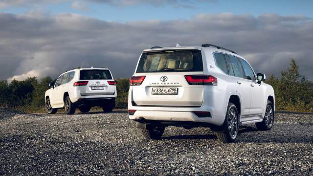 Задние бамперы у «городской» и «внедорожной» версий тоже отличаются 