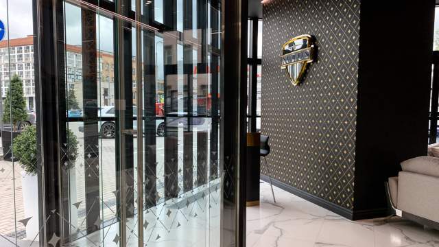 шоу-рум автомобилей Aurus