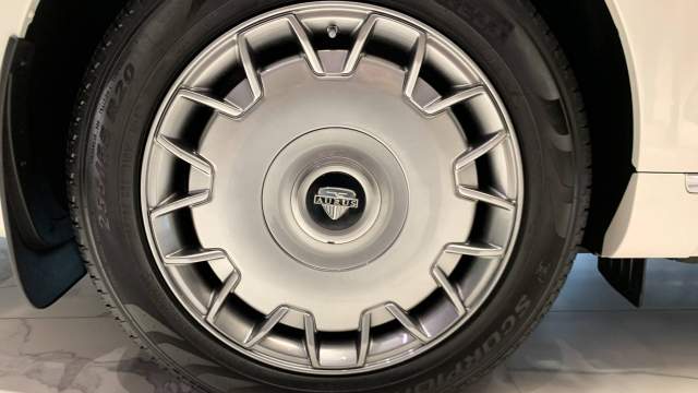 шоу-рум автомобилей Aurus