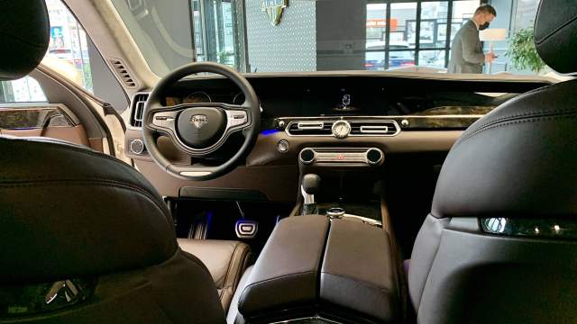 шоу-рум автомобилей Aurus