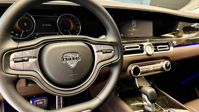 шоу-рум автомобилей Aurus