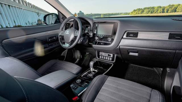 Салон теперь только черный, бежевый вариант больше не предлагают