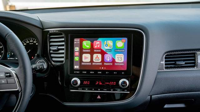 Топовая мультимедийная система поддерживает Apple Carplay и Android Auto