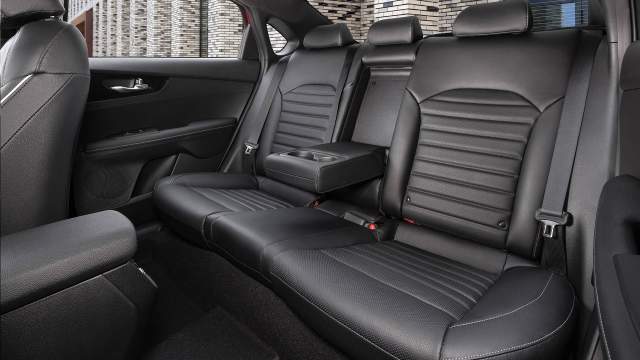 Места для ног на заднем ряду с запасом