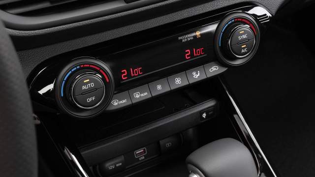 В списке опций есть беспроводная зарядка для смартфона