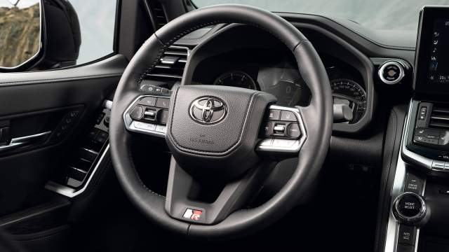 Руль украшен логотипом GR Sport