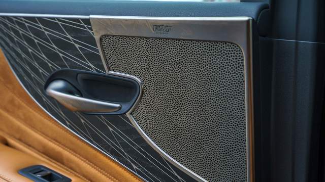 Отделка интерьера LS удивляет необычностью