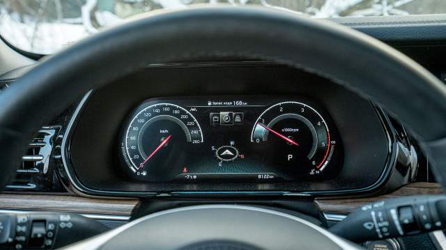 Цифровая приборная панель доступна только в двух самых дорогих версиях Kia Mohave