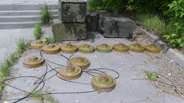 Мины, найденные на территории разрушенного комбината «Азовсталь» в Мариуполе