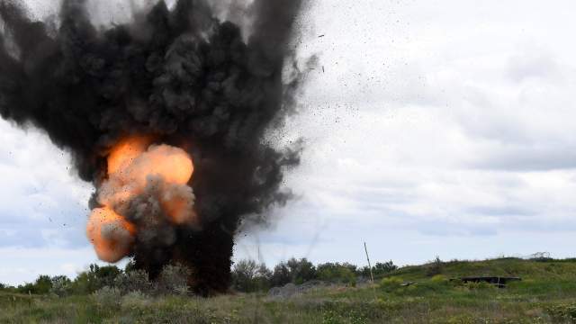 Управляемый подрыв оставленной украинской армией взрывчатки у шлюза Северо-Крымского канала в Херсонской области