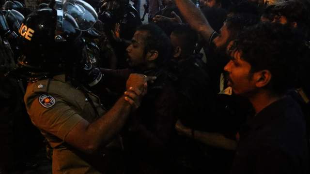  В столице Шри-Ланки продолжаются антиправительственные акции протеста из-за экономического кризиса