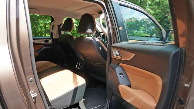 Во отличие от многих других пикапов, Poer может похвастать приличными пространством на втором ряду сидений