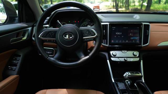 Руль регулируется только по углу наклона: регулировки по вылету не предусмотрено