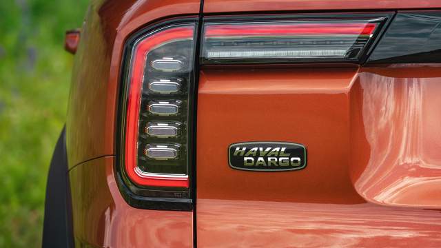 Эмблема на крышке багажника в стиле Land Rover