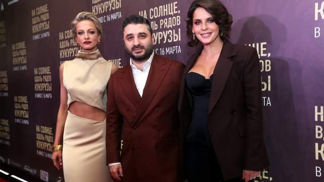 Режиссер Сарик Андреасян, актрисы Полина Максимова и Елизавета Моряк