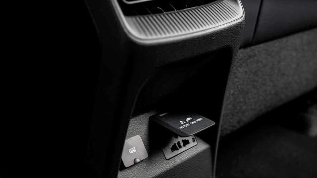 В распоряжении задних пассажиров розетки и дополнительный воздуховод