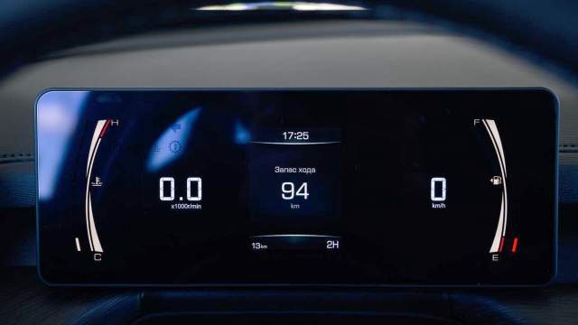 Приборная панель имитирует большой дисплей