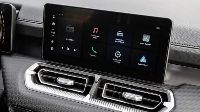 Мультимедийная система поддерживает интеграцию со смартфонами на Android и iOS