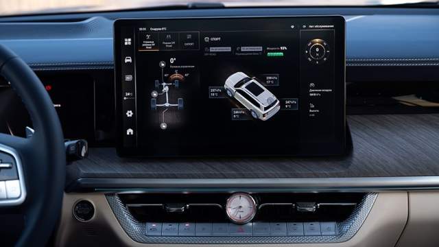 На 14-дюймовый экран мультимедиа можно вывести информацию о режимах работы трансмиссии,...