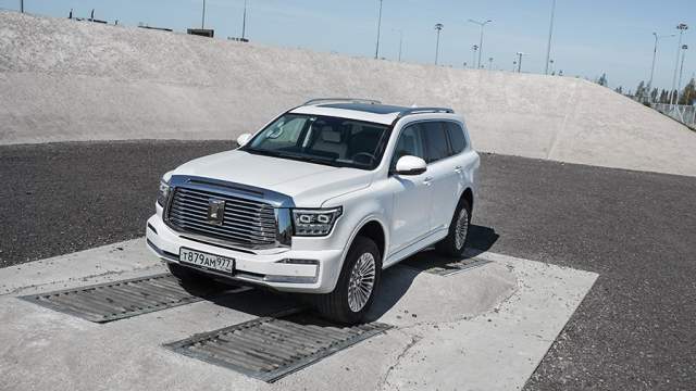 Благодаря блокировкам переднего и заднего дифференциалов Tank 500продолжает двигаться, даже когда за грунт цепляется только одно колесо