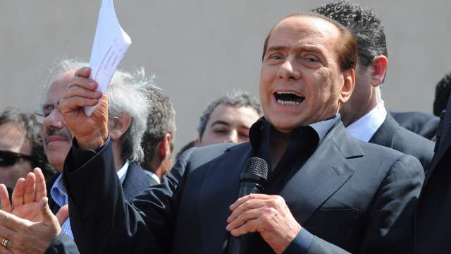 Премьер-министр Италии Сильвио Берлускони посетил Лампедузу и пообещал эвакуировать всех иммигрантов, 2011 год