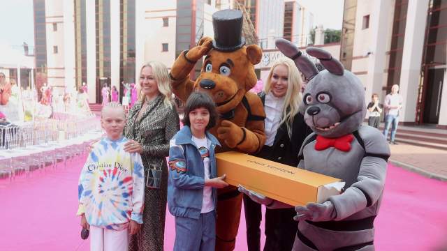 Продюсер Яна Рудковская с сыном Арсением и Мартином Киркоровым