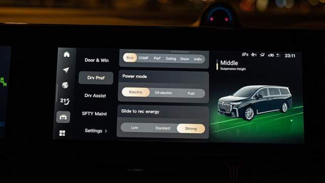 Через меню можно выбрать различные настройки силовой установки. Язык пока английский, но скоро появится русификация