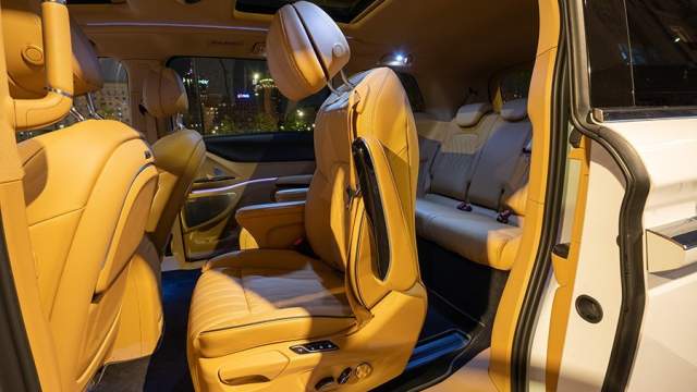 Протиснуться на третий ряд не так-то просто