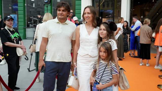 Продюсер Эдуард Илоян с семьей