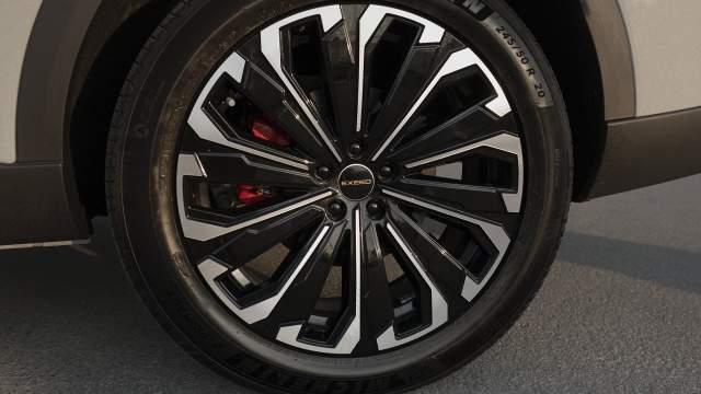 Единственный размер колес — 20 дюймов