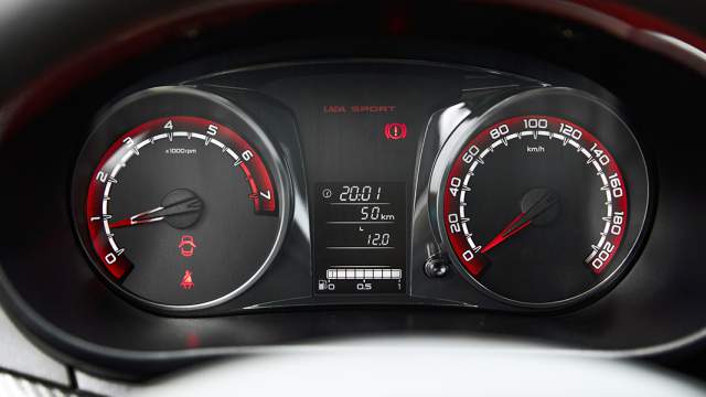 Приборы — с красными шкалами