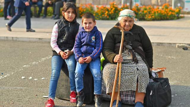 Люди покидают Нагорный Карабах