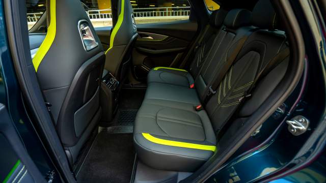 Места на втором ряду достаточно