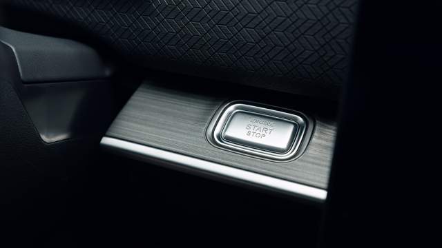 Кнопка запуска двигателя необычной формы