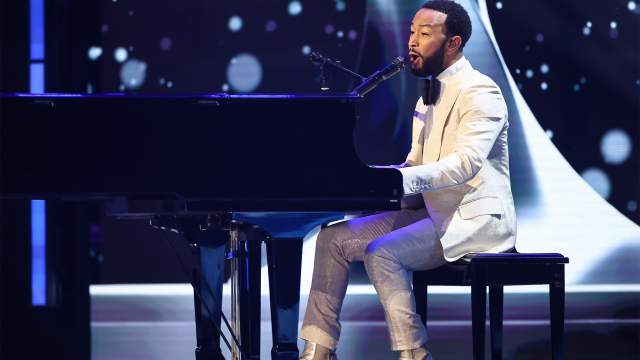 В качестве музыканта выступил Джон Ледженд — обладатель премий «Грэмми», «Эмми», «Оскар» и «Тони». Он уже выступал на конкурсе в 2010 году. С тех пор президент организации «Мисс Вселенная» Пола Шугарт стала его большим фанатом