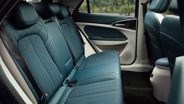 Задний ряд просторный для такого компактного автомобиля