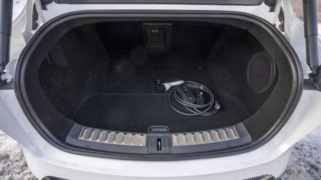 Объем заднего багажника — 394 л