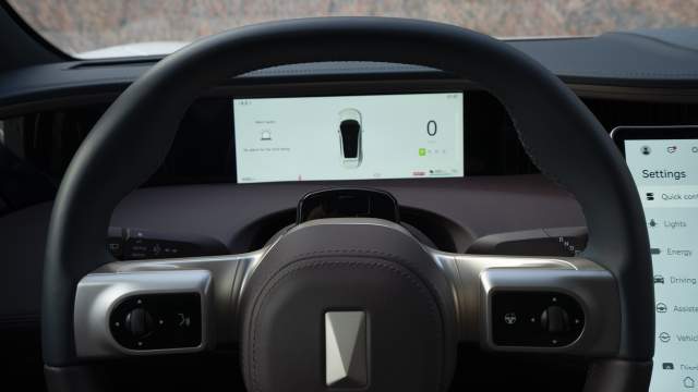 С помощью шариков на спицах можно настроить руль по вылету и высоте, а также отрегулировать зеркала