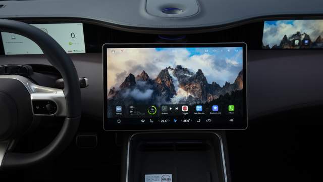 Практически все функции завязаны на центральный дисплей, даже разблокировка замка перчаточного ящика